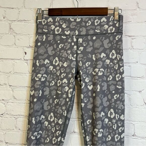 Eddie Bauer Leopard Printed Grey Leggings size Large (14/16) - Picture 4 of 7